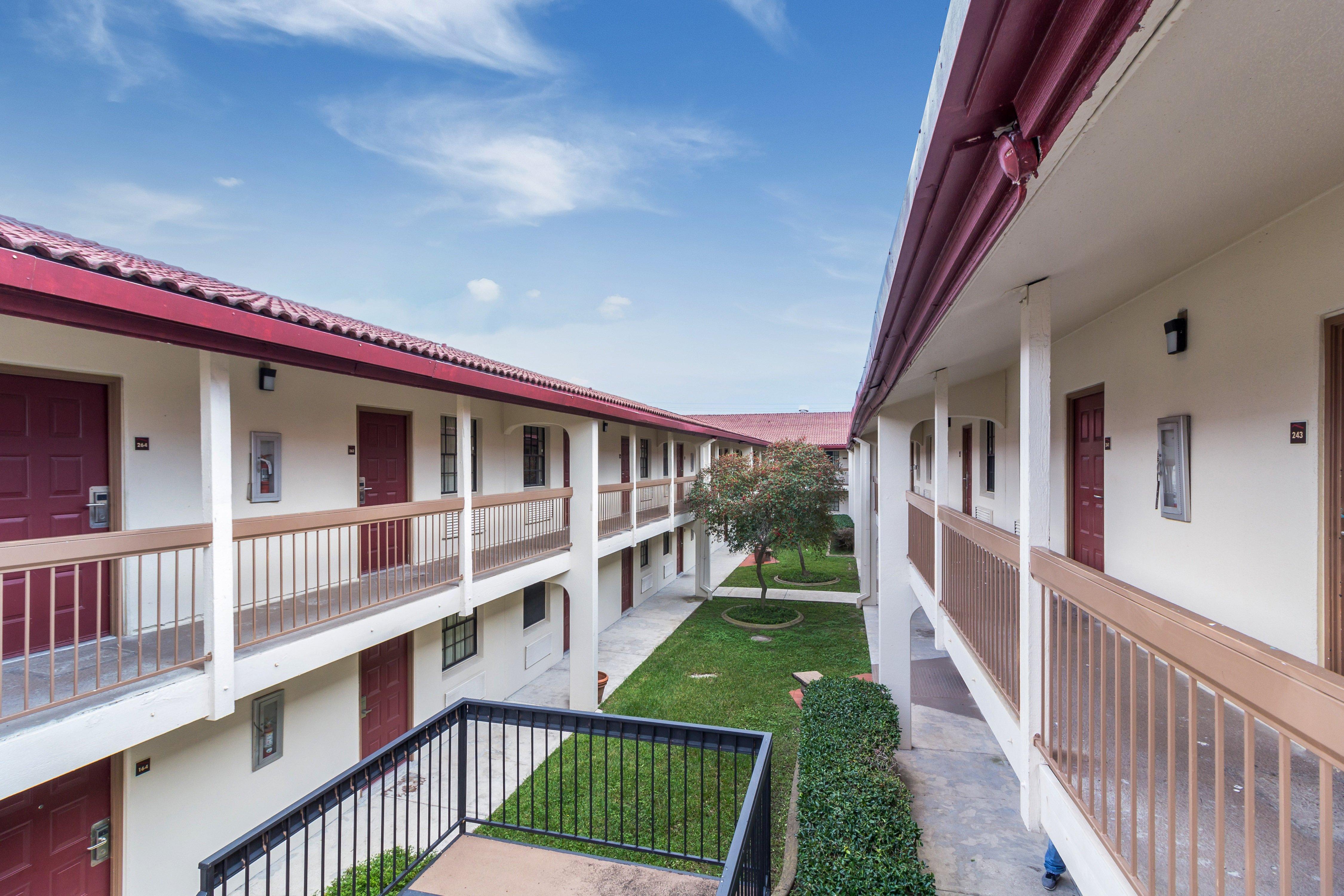 Red Roof Inn Houston East I-10 Exterior foto