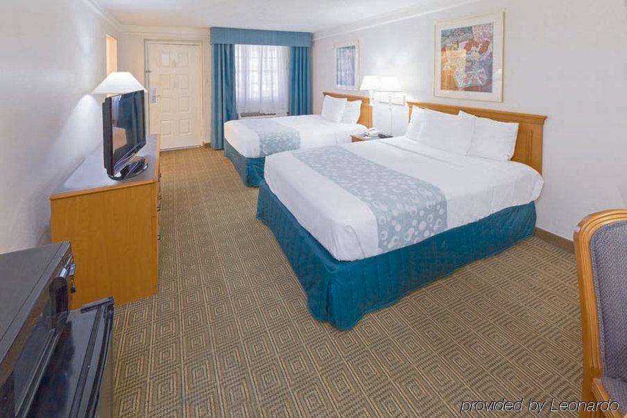 Red Roof Inn Houston East I-10 Exterior foto