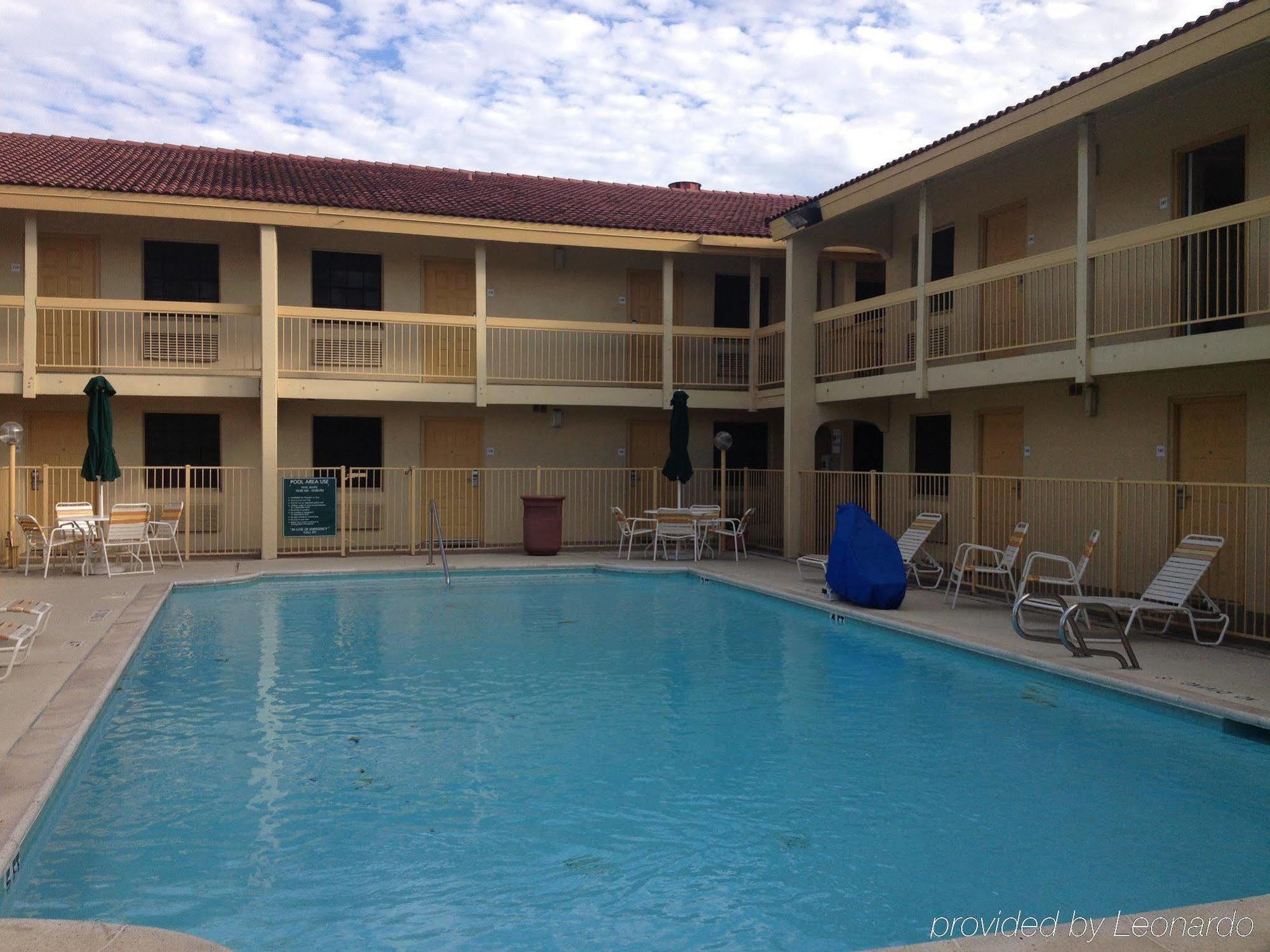 Red Roof Inn Houston East I-10 Exterior foto