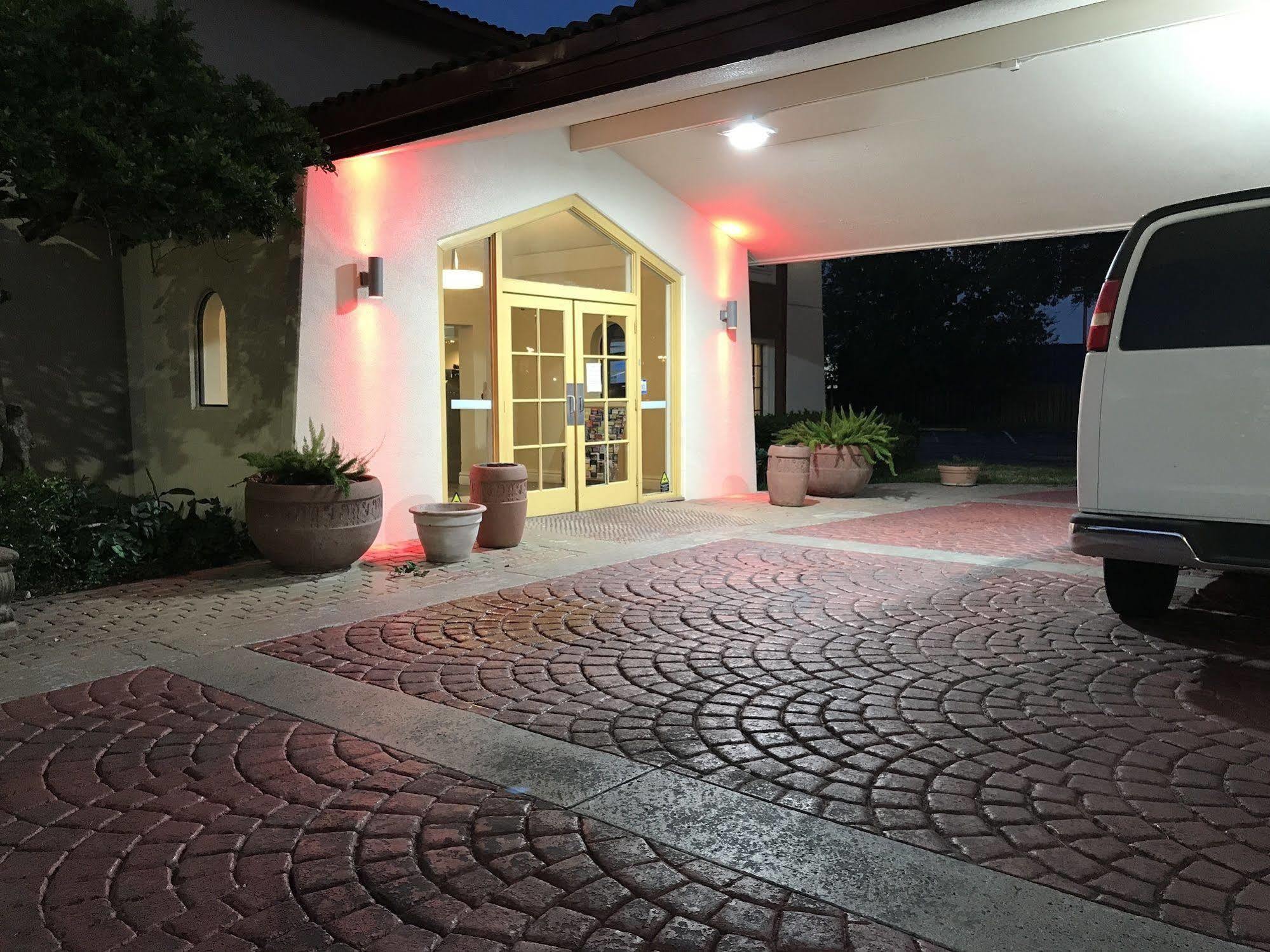 Red Roof Inn Houston East I-10 Exterior foto